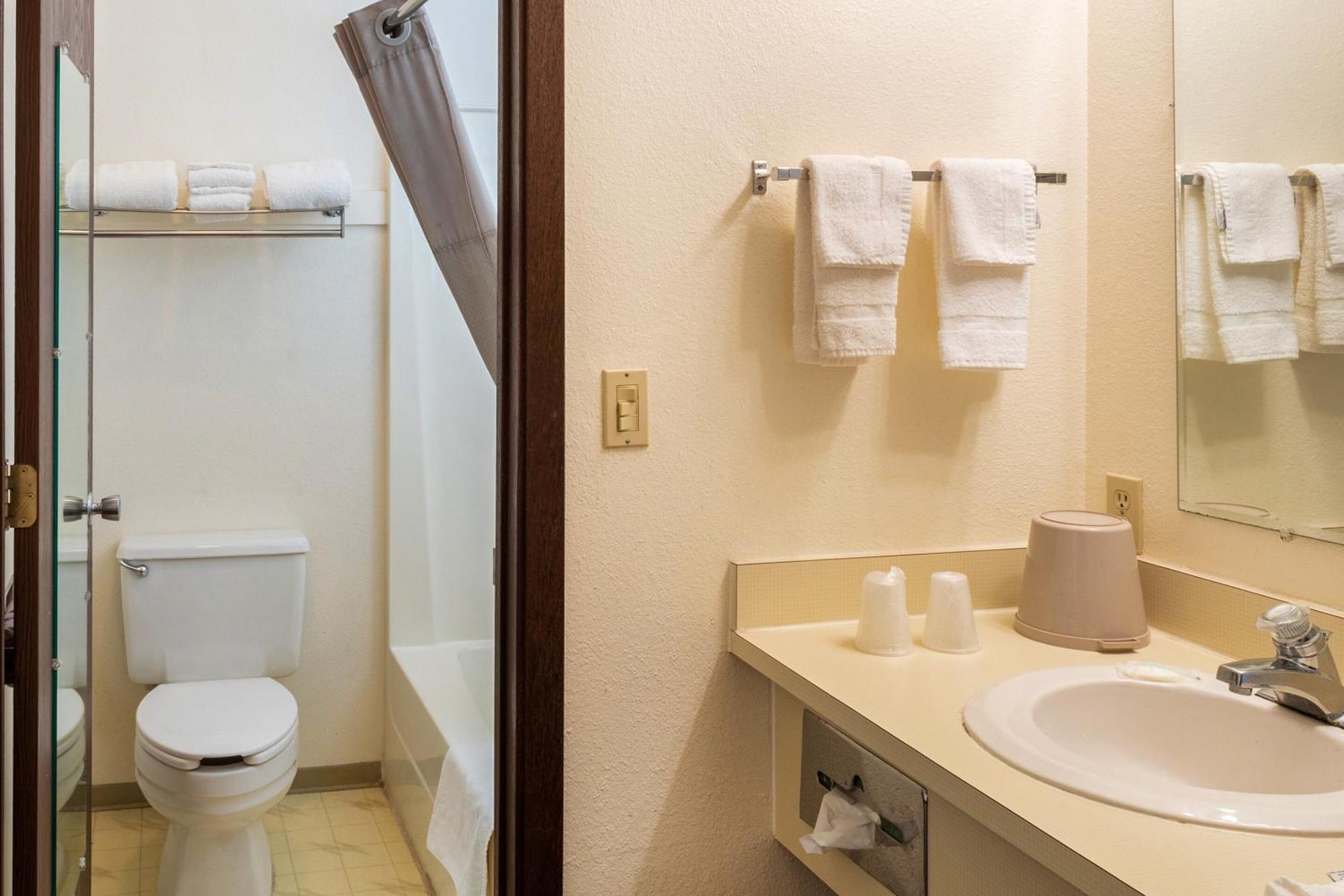 Oyo Hotel Shelby Mt Hwy 2 & I-15 Ngoại thất bức ảnh