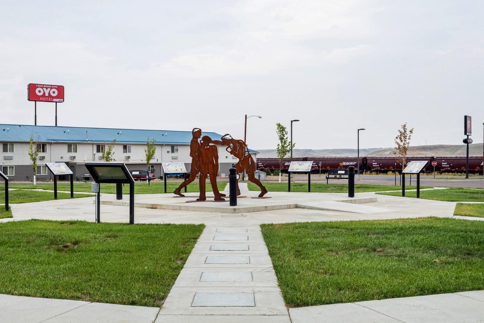Oyo Hotel Shelby Mt Hwy 2 & I-15 Ngoại thất bức ảnh
