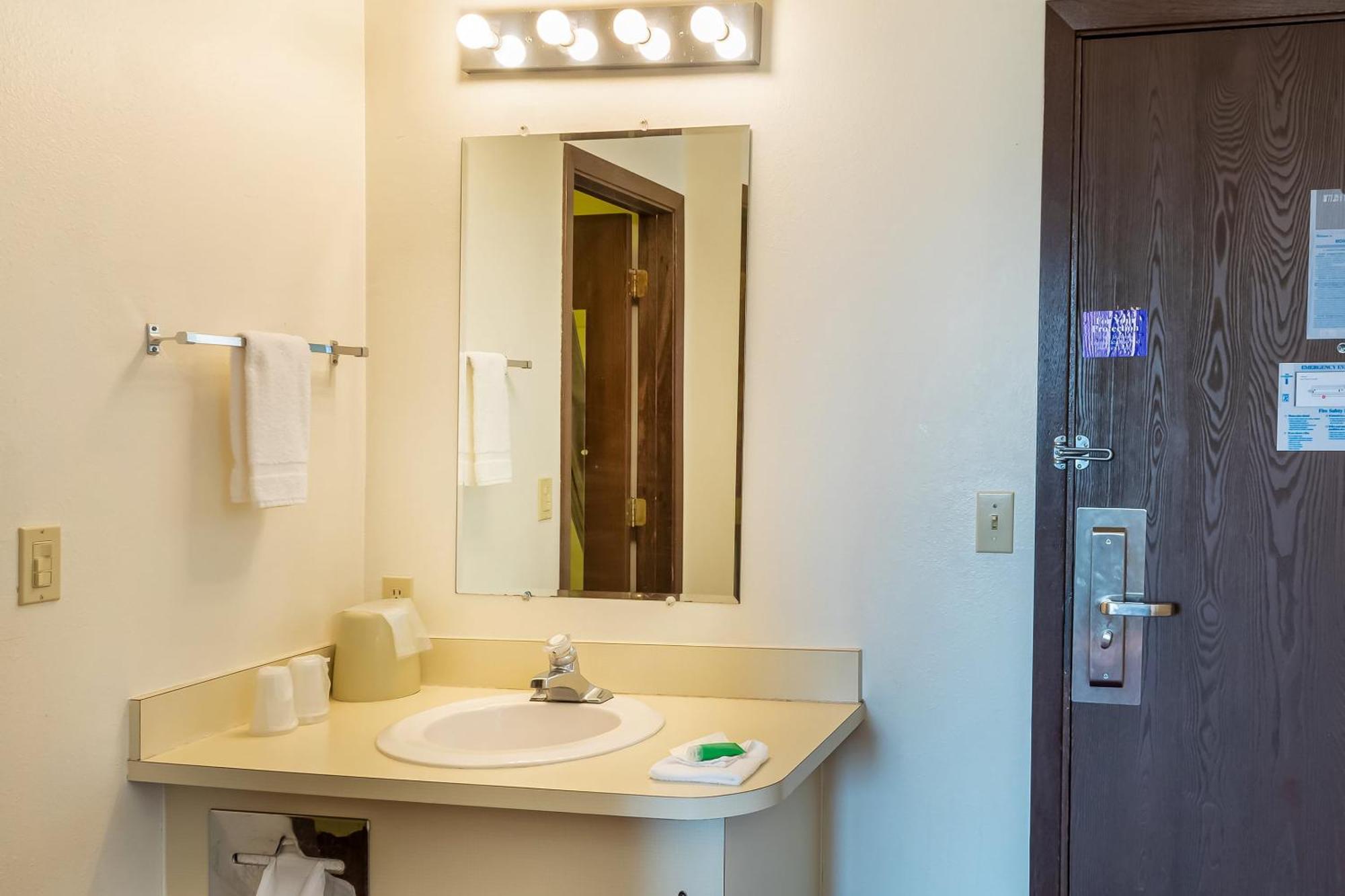 Oyo Hotel Shelby Mt Hwy 2 & I-15 Ngoại thất bức ảnh